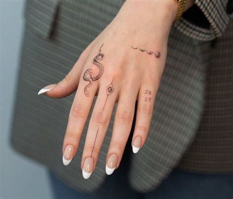 134 Small Hand Tattoos That Had Us Wishing For More Hands