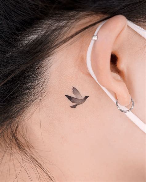 22 Small Behind The Ear Tattoos You Ll Adore