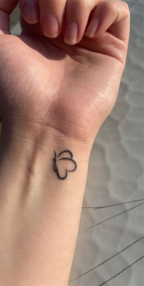 220 Super Cute Small Tattoos Ideas With Meanings 2021 Tattoosboygirl Hand Tattoos For