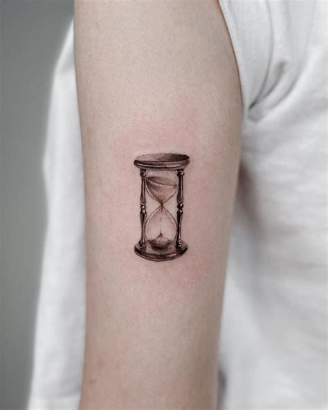 30 Hourglass Tattoo Designs For Eternal Beauty 30 Hourglass Tattoo Designs For Eternal Beauty