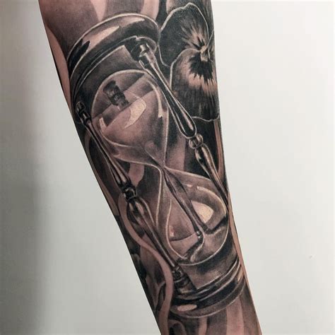 30 Sexy And Clear Hourglass Tattoo Designs