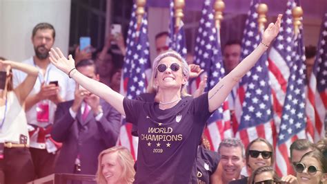5 Ways Megan Rapinoe Is The Hero America Needs Right Now Fast Company