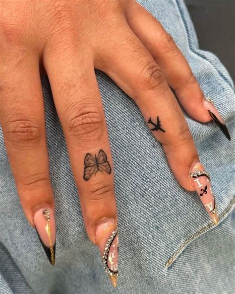 6 Finger Tattoo Ideas That Are Perfect For This Tricky Placement See Photos Allure