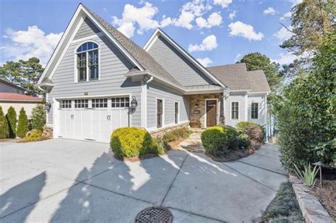 6402 Lakeview Drive Buford 30518