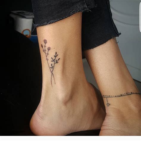 7 Dainty Ankle Tattoos Ideas To Try This Spring Tatuajes Minimalistas Tatuajes Florales