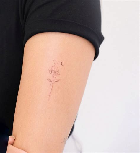 A Set Of Tulips For A Sweet Girl Single Needle Flower Tattoo Done Forthesinners Singleneedle Finelinetattoo Tulip Tulips Tuliptattoo Cutetattoo Losangeles