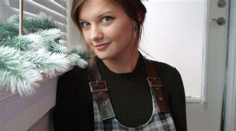 Cam Model Emily Jones Spills The Tea On Camming Cam101 Cam Model Emily Jones Spills The Tea On Camming Cam101