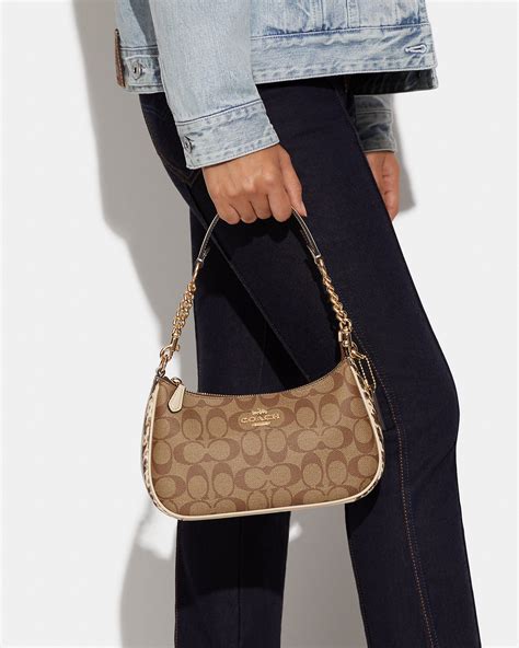 Coach Teri Shoulder Bag In Signature Canvas Tips Sebelum Beli Beg Mahal Bag Habits