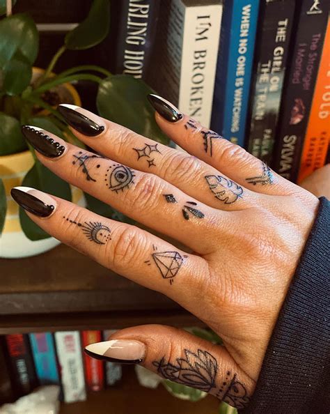 Complete Guide To Finger Tattoos 40 Designs You Don T Want To Miss Bored Panda