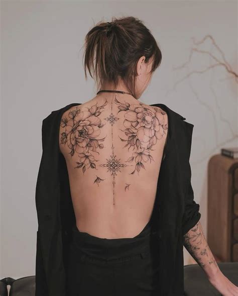 5 Female Back Tattoo Ideas