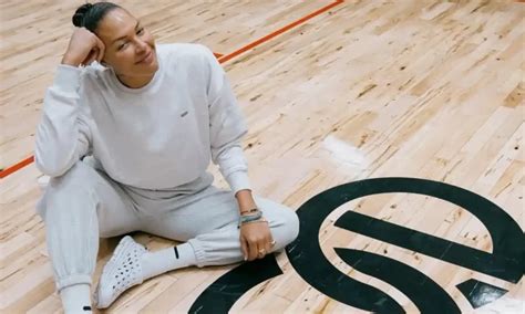 Former Basketball Player Liz Cambage Hits Big On Onlyfans Life Style Aaj English Tv