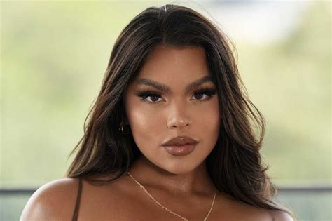 Gracie Bon Discover Her Journey To Success And Stardom Perfectley