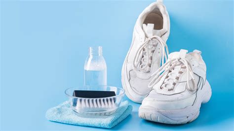 How To Clean Sneakers In 4 Easy Steps With Or Without A Washing Machine Tom Amp 39 S Guide