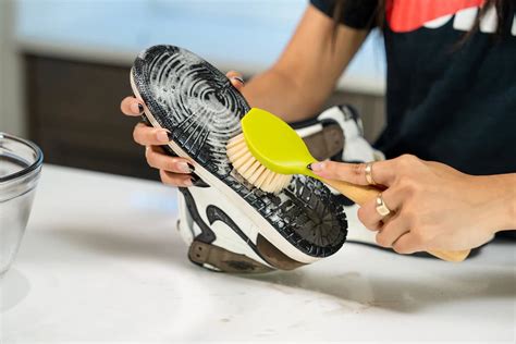 How To Clean Your Shoes In 6 Easy Steps Nike My