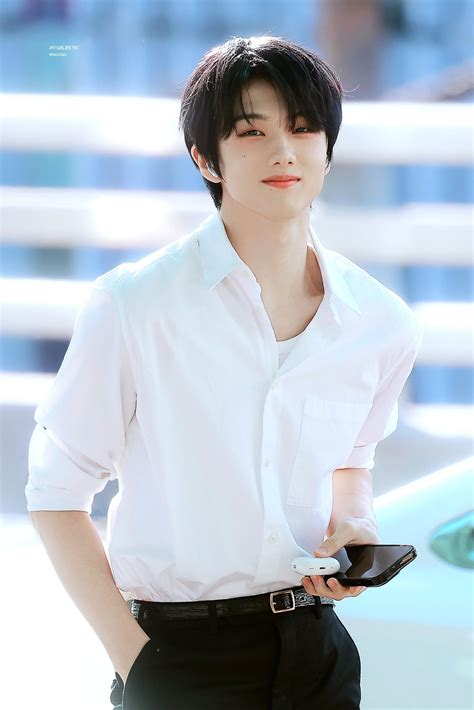 Jisung Park Dua Hati Untuk Tim Century