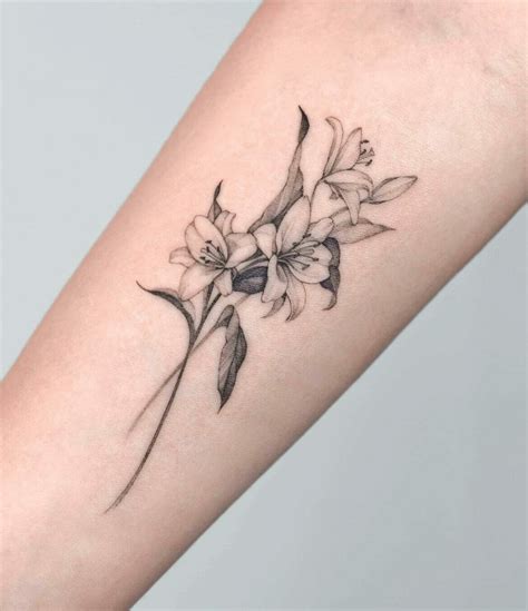 5 Lily Tattoo Ideas