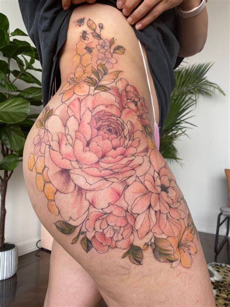 Meet Ellie Iglesias Traveling Tattoo Artist Shoutout Htx