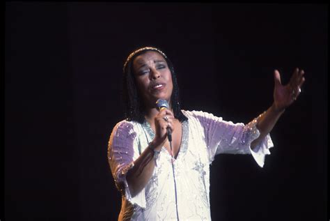 Music Icon And Early Lgbtq Ally Roberta Flack Has Died Aged 88