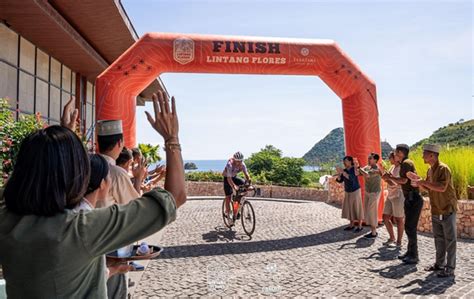 Pecahkan Rekor 1 000 Km Atlet Australia Stephen Lane Juara Lintang Flores 2025 Okezone Sports