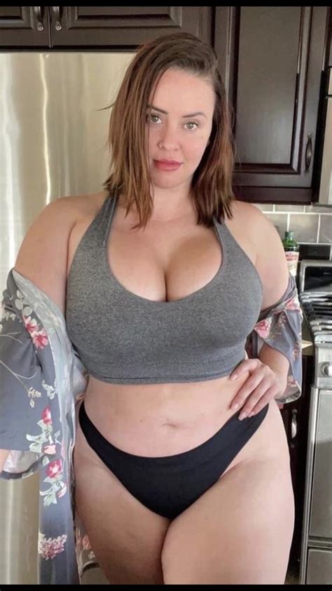 Pin By Hot Vibess On Pins By You Real Curvy Women Beautiful Women Videos Curvy Woman