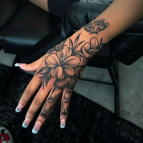 Pin En Tattoos En 2024 Ideas De Tatuaje Femenino Estilo De Melanie Mart Nez Tatuajes Bonitos