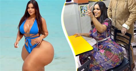 Plus Size Influencer Leaves Internet Divided After Revealing She Needed Two Chairs At A Restaurant Bright Side