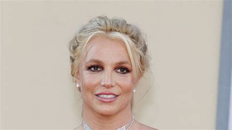 Relaxing In Hawaii Britney Spears Tells Paparazzi F You Los Angeles Times