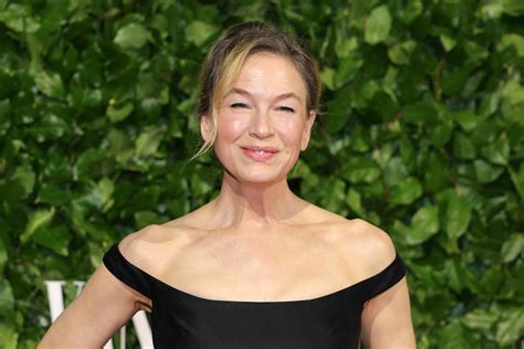 Ren E Zellweger Channels An Iconic Bridget Jones Look