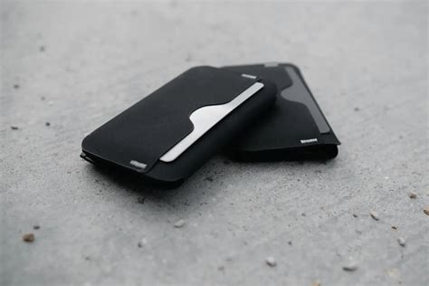 Simplify Your Carry 5 Tips For Transitioning To A Minimalist Wallet Re Form