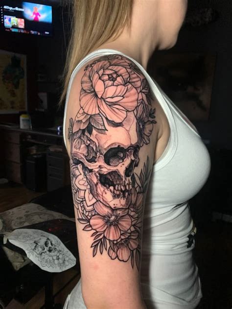 Skull And Flowers Tattoo Floral Skull Tattoos Skull Sleeve Tattoos Pretty Skull Tattoos