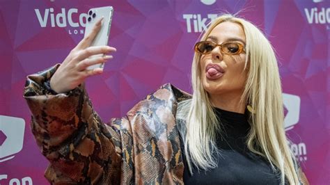 Tana Mongeau Is Self Isolating Amid Coronavirus See Photos Life Style Tana Mongeau Is Self Isolating Amid Coronavirus See Photos Life Style