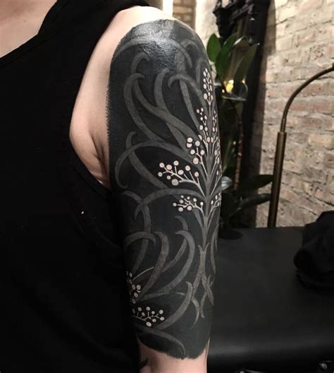 Tattoo Artist Esther Garcia Creates Beautiful Blackout Tattoo Designs That Cover Large Areas