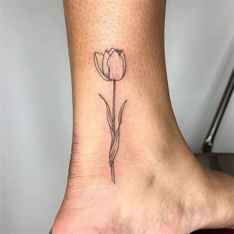 7 Tulip Tattoo Ideas