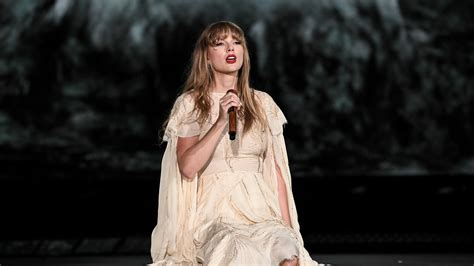 Taylor Swift Gives Heartfelt Speech About Fans During Concert In Portugal Teen Vogue