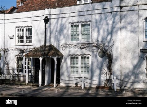 The Author Of Frankenstein Mary Shelley And Her Husband Percy Bysshe Shelley Lived In This Cottage Between 1817 1818 On The Henley Road Marlow Buc Stock Photo Alamy The Author Of Frankenstein Mary Shelley And Her Husband Percy Bysshe Shelley Lived In This Cottage Between 1817 1818 On The Henley Road Marlow Buc Stock Photo Alamy