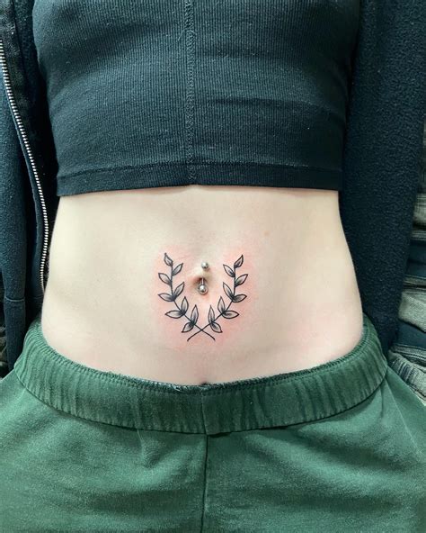 The Coolest Little Belly Tattoo For Jess I M Obsessed With This Placement Even Though Belly Button Tattoos Are Only For The Brave It S A Really Weird Feeling Welcome To The Club Jess