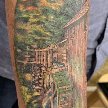 World Famous Smokies Tattoo Updated March 2025 42 Photos 376 E Pkwy Gatlinburg Tennessee